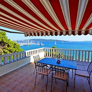 apartment-luxury-cream.hotels-in-trogir.com/