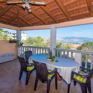 apartment-sime-trogir-21124.hotels-in-trogir.com/